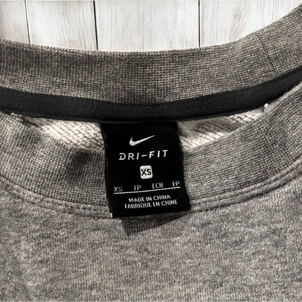 Women’s Nike Cropped Crewneck (XS) - Picture 2 of 2